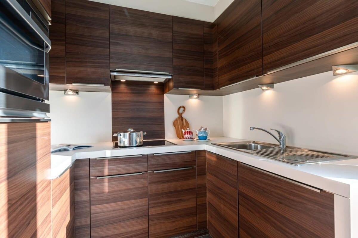 Superb Duplex In A Recently Finished Building, Very Centrally Located But Still Within Walking Distance Of The Sea And The Beach