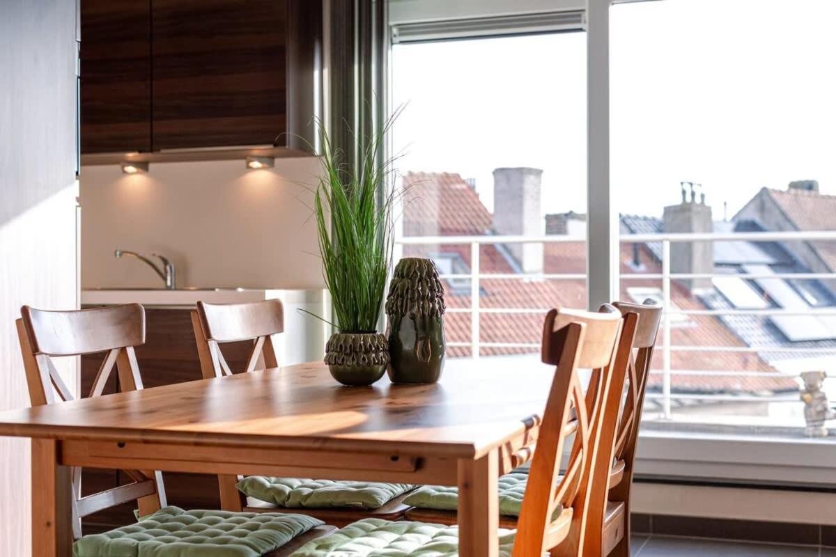 Superb Duplex In A Recently Finished Building, Very Centrally Located But Still Within Walking Distance Of The Sea And The Beach * Oostende